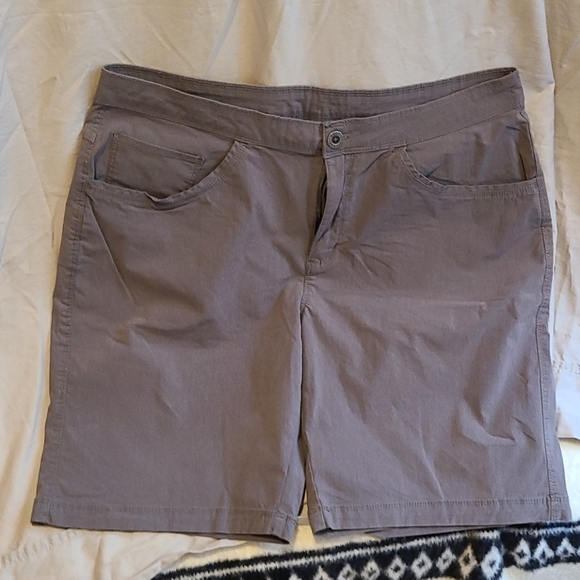 White Sierra Shorts Size 10 - Picture 1 of 4